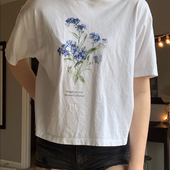 Brandy Melville Tee - Picture 2 of 4